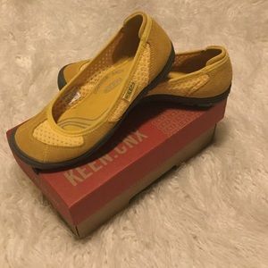 Keen Yellow Mustard Gold Hiking Flats Shoes NIB